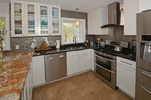 7020 Mango Ave S, Saint Petersburg, FL 33707 - Photo 15