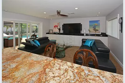 7020 Mango Avenue S, Saint Petersburg, FL 33707 - Photo 17