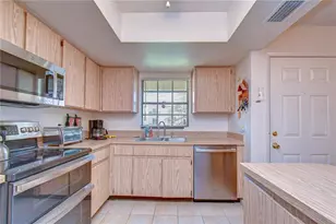 4008 Ashford Green Pl, Tampa, FL 33613 - Photo 7