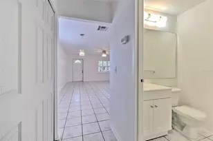401 Dorchester Pl, Sun City Center, FL 33573 - Photo 13