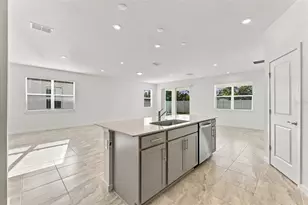 11116 Sycamore Glen Loop, Thonotosassa, FL 33592 - Photo 5