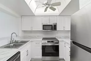 11562 W Bayshore Dr, Crystal River, FL 34429 - Photo 11