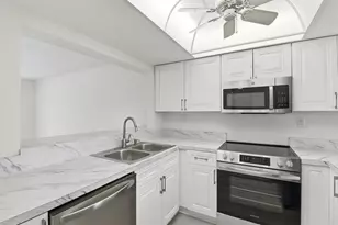 11562 W Bayshore Dr, Crystal River, FL 34429 - Photo 13