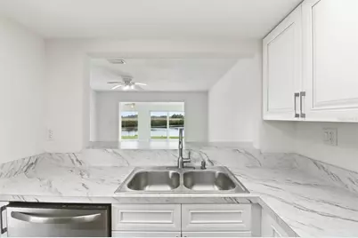 11562 W Bayshore Drive, Crystal River, FL 34429 - Photo 15
