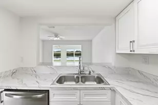 11562 W Bayshore Dr, Crystal River, FL 34429 - Photo 15