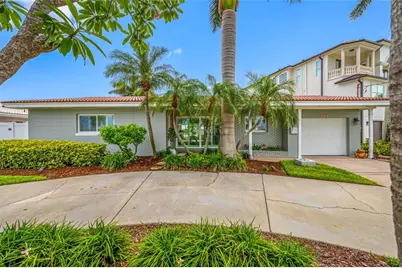 560 79th Street S, Saint Petersburg, FL 33707 - Photo 1