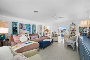560 79th St S, Saint Petersburg, FL 33707 - Photo 9