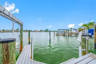 560 79th St S, Saint Petersburg, FL 33707 - Photo 3