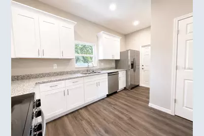 5028 Finders Court, Tampa, FL 33617 - Photo 5