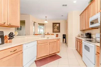 34013 Fortunado Street, Sorrento, FL 32776 - Photo 15