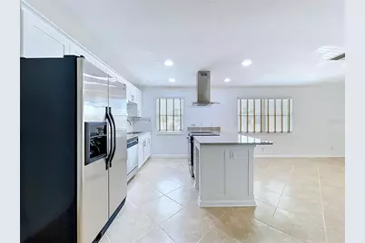 3212 38th Way S #E, Saint Petersburg, FL 33711 - Photo 13