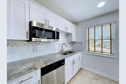 3212 38th Way S #E, Saint Petersburg, FL 33711 - Photo 15