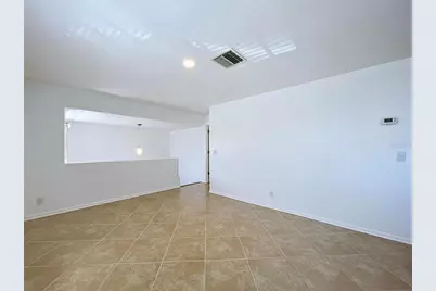 3212 38th Way S #E, Saint Petersburg, FL 33711 - Photo 9