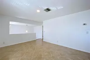 3212 38th Way S, Saint Petersburg, FL 33711 - Photo 9