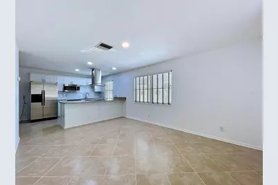 3212 38th Way S #E, Saint Petersburg, FL 33711 - Photo 11