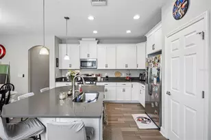 8210 Mallow Mirror Ln, Land O Lakes, FL 34637 - Photo 11
