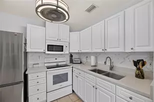 402 Dorchester Pl, Sun City Center, FL 33573 - Photo 13