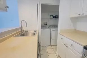 5301 40th St N, Saint Petersburg, FL 33714 - Photo 11