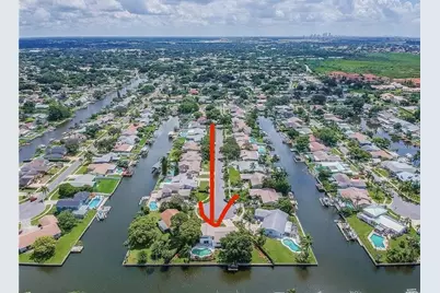 8728 Cobblestone Drive, Tampa, FL 33615 - Photo 3