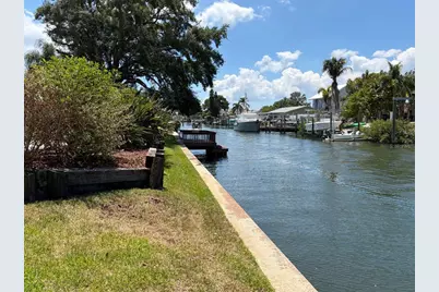 8728 Cobblestone Drive, Tampa, FL 33615 - Photo 11