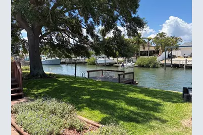 8728 Cobblestone Drive, Tampa, FL 33615 - Photo 9