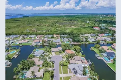 8728 Cobblestone Drive, Tampa, FL 33615 - Photo 5