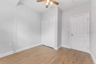 1927 13th St S, Saint Petersburg, FL 33705 - Photo 17