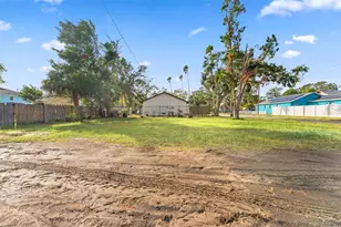 1927 13th St S, Saint Petersburg, FL 33705 - Photo 21