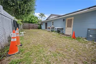 2015 Ronald Cir, Seffner, FL 33584 - Photo 35
