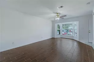 13538 Embassy Park Ct, Dade City, FL 33525 - Photo 7