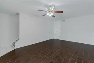 13538 Embassy Park Ct, Dade City, FL 33525 - Photo 9