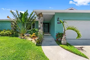 7992 Bayshore Dr, Seminole, FL 33776 - Photo 5