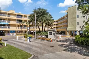 2506 N Rocky Point Dr, Tampa, FL 33607 - Photo 27
