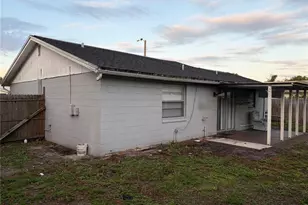 10103 Flair Ct, Tampa, FL 33615 - Photo 5