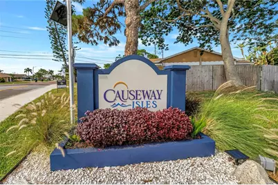 7901 Causeway Boulevard S, Saint Petersburg, FL 33707 - Photo 3