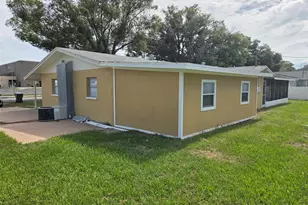 38300 Henry Dr, Zephyrhills, FL 33542 - Photo 3