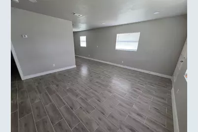38300 Henry Drive, Zephyrhills, FL 33542 - Photo 5