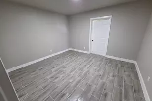 38300 Henry Dr, Zephyrhills, FL 33542 - Photo 11