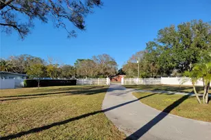 1730 Robin Hood Ln, Clearwater, FL 33764 - Photo 23