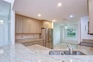 818 McCallister Ave, Sun City Center, FL 33573 - Photo 5