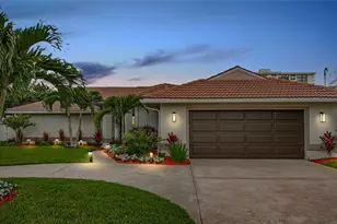 324 Leeward Island, Clearwater Beach, FL 33767 - Photo 3