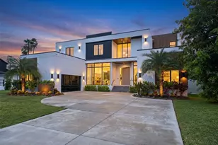 1076 Snell Isle Blvd NE, Saint Petersburg, FL 33704 - Photo 1