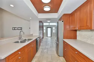14651 Village Glen Cir, Tampa, FL 33618 - Photo 5