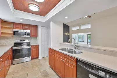 14651 Village Glen Circle, Tampa, FL 33618 - Photo 11