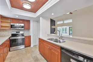 14651 Village Glen Cir, Tampa, FL 33618 - Photo 11