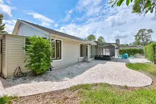 14651 Village Glen Cir, Tampa, FL 33618 - Photo 5