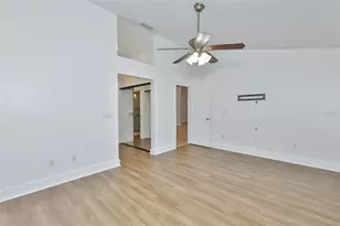 14651 Village Glen Cir, Tampa, FL 33618 - Photo 23
