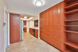 14651 Village Glen Cir, Tampa, FL 33618 - Photo 19
