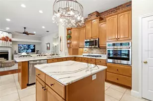 1246 Darlington Oak Cir NE, Saint Petersburg, FL 33703 - Photo 13