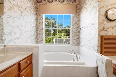 1246 Darlington Oak Circle NE, Saint Petersburg, FL 33703 - Photo 33